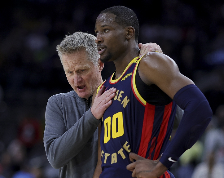 开云体育官网-1年790万美金！1年599万美金！最尴尬球星诞生，NBA只是一门生意