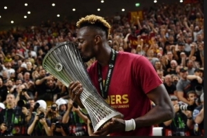 开云官网-亚伯拉罕社媒告别：感谢罗马俱乐部，首届欧协联冠军永远意义非凡