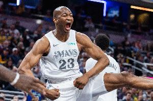 不愧是凯-琼斯飞天炸扣秀劲爆天赋 5中5得13分9板&amp;正负值+11