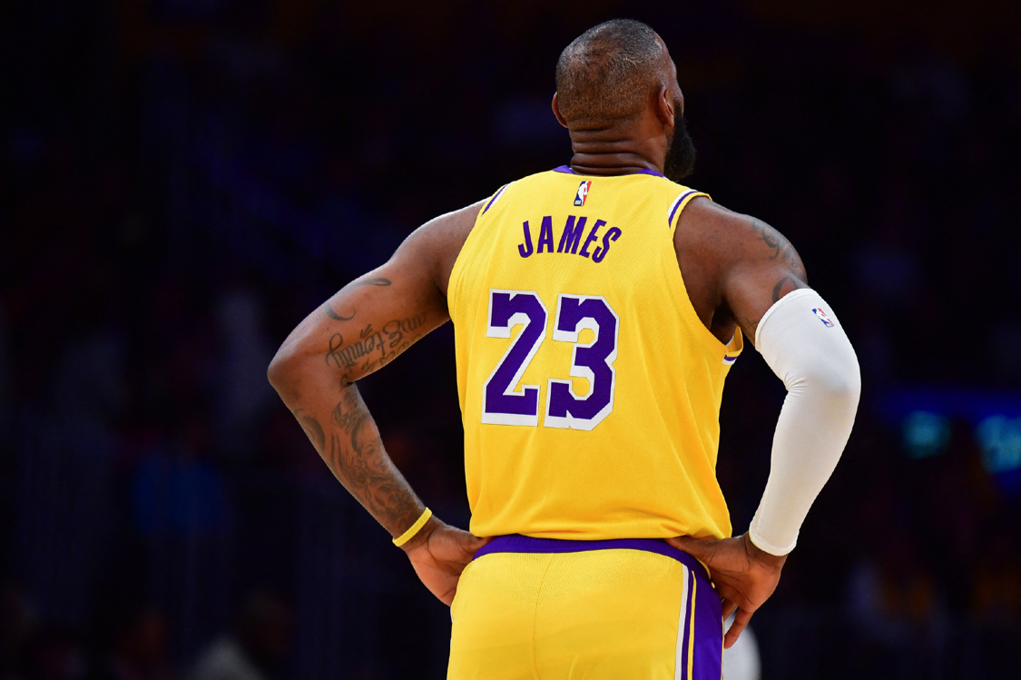 开云官网-詹姆斯被联盟哄抢！多支球队试探湖人，渴望得到詹姆斯！