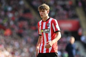 开云体育下载-记者：多达14家英超俱乐部有意南安普顿小将迪布林，含曼市双雄