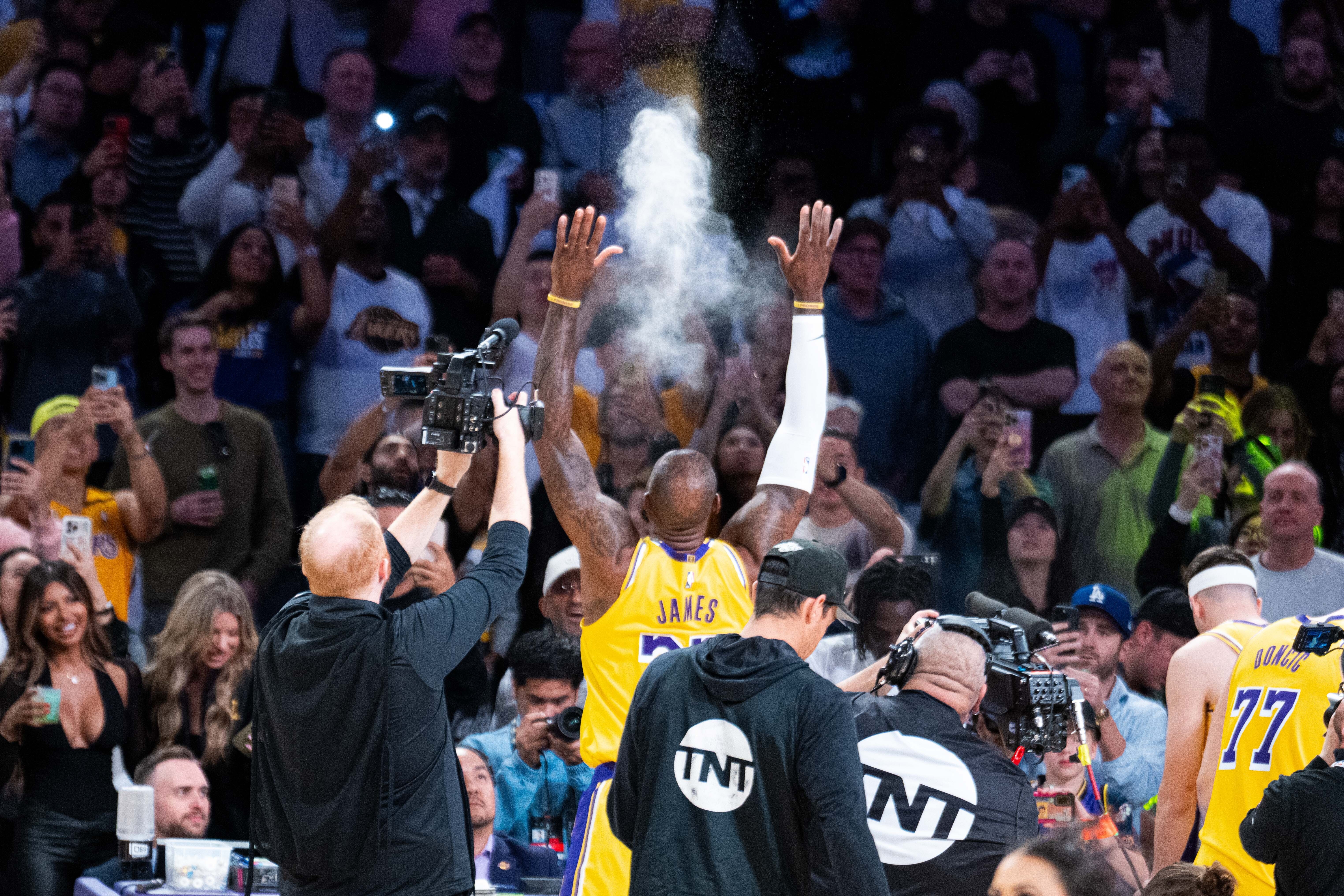 第23个赛季！老詹放弃1+1续约法则 直接执行球员选项意味着什么？