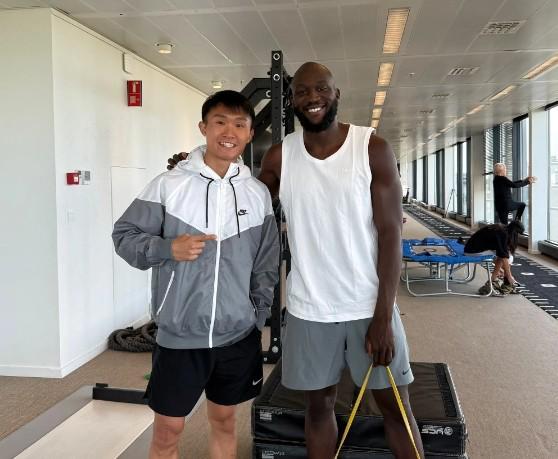 开云体育官网-玉昆边卫徐宏杰在比利时康复，还和卢卡库成为康复伙伴