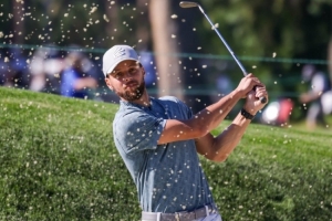 开云官网-夸梅：库里可能擅长所有球类项目 反正他打台球和高尔夫也很棒