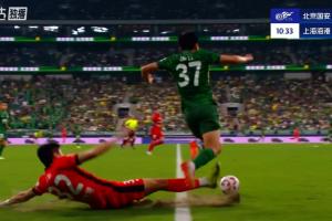 kaiyun-飞沙走石！李帅凶狠下地铲球，曹永竞边路连续过人后被放倒