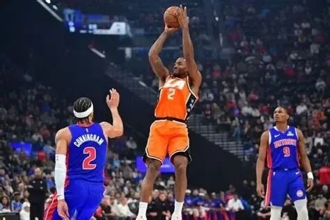 开云官网-莱纳德生涯最佳55分：碾压与空间？