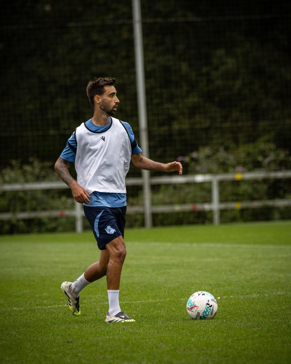 开云-中场臃肿，皇社本赛季无欧战任务，阵容中却有10名中场球员