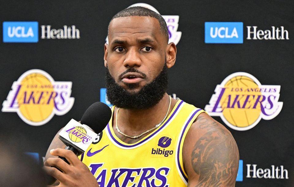 kaiyun-40岁数据：詹姆斯各项数据全面压过乔丹！乔丹历史第一地位危了？