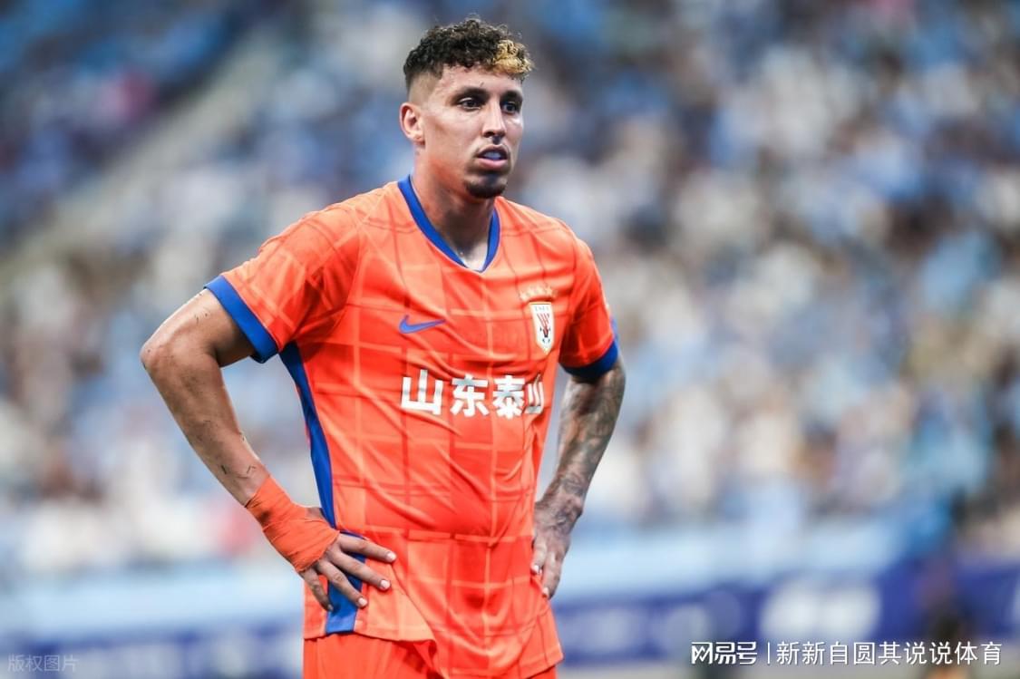 开云-泰山外援中卫到了二选一阶段？球队不可能换马德鲁加，因为便宜