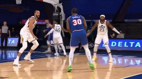 1628478084324093220.gif 1.gif