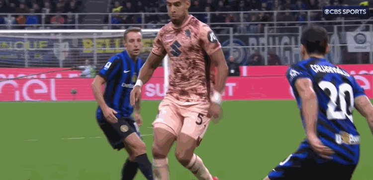 1728164094511061801.gif 点球.gif